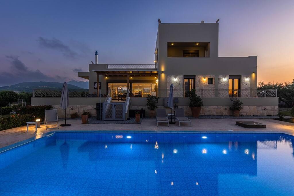 Luna Villa *