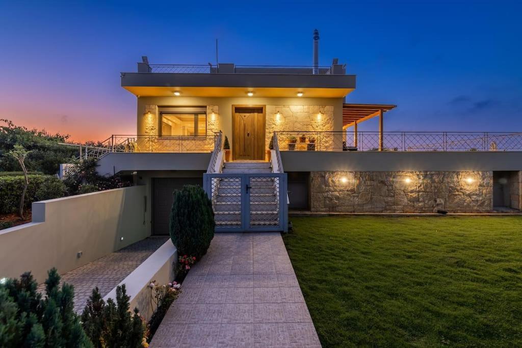 Luna Villa *